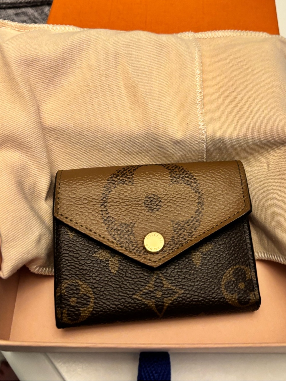 Louis Vuitton Two-Tone Monogram Envelope Wallet in Brown and Tan - Picture 4 of 4